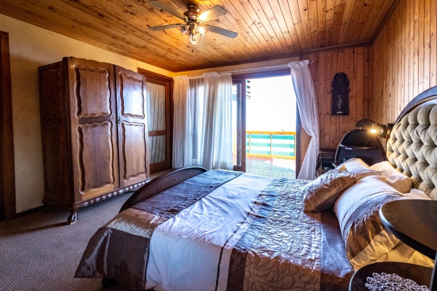 To Let 4 Bedroom Property for Rent in Herolds Bay Western Cape